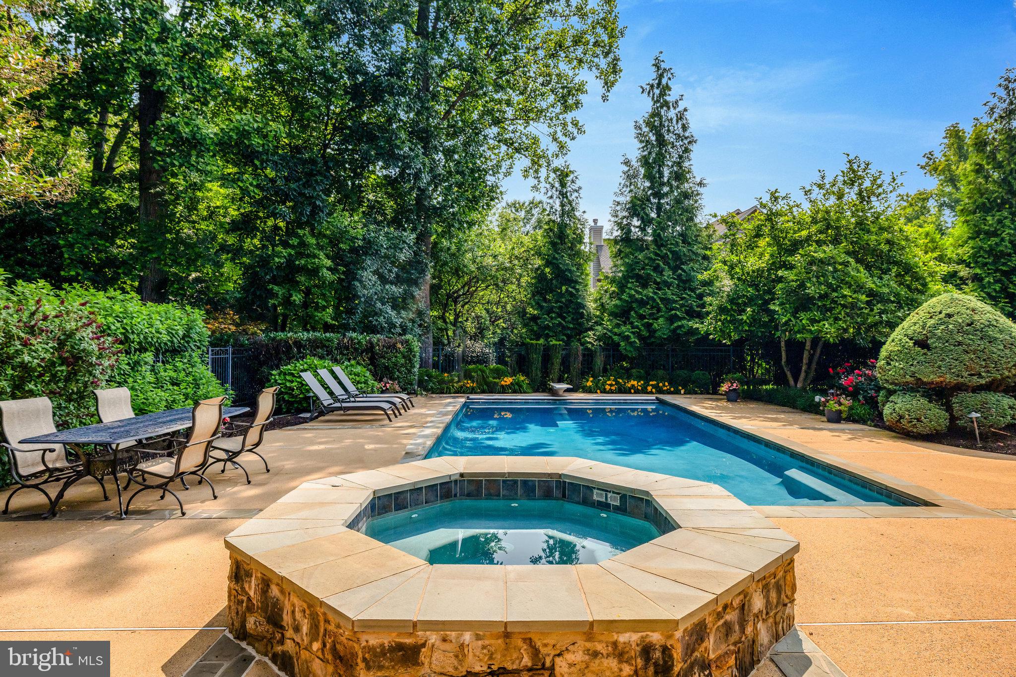 10910 SHALLOW CREEK DRIVE