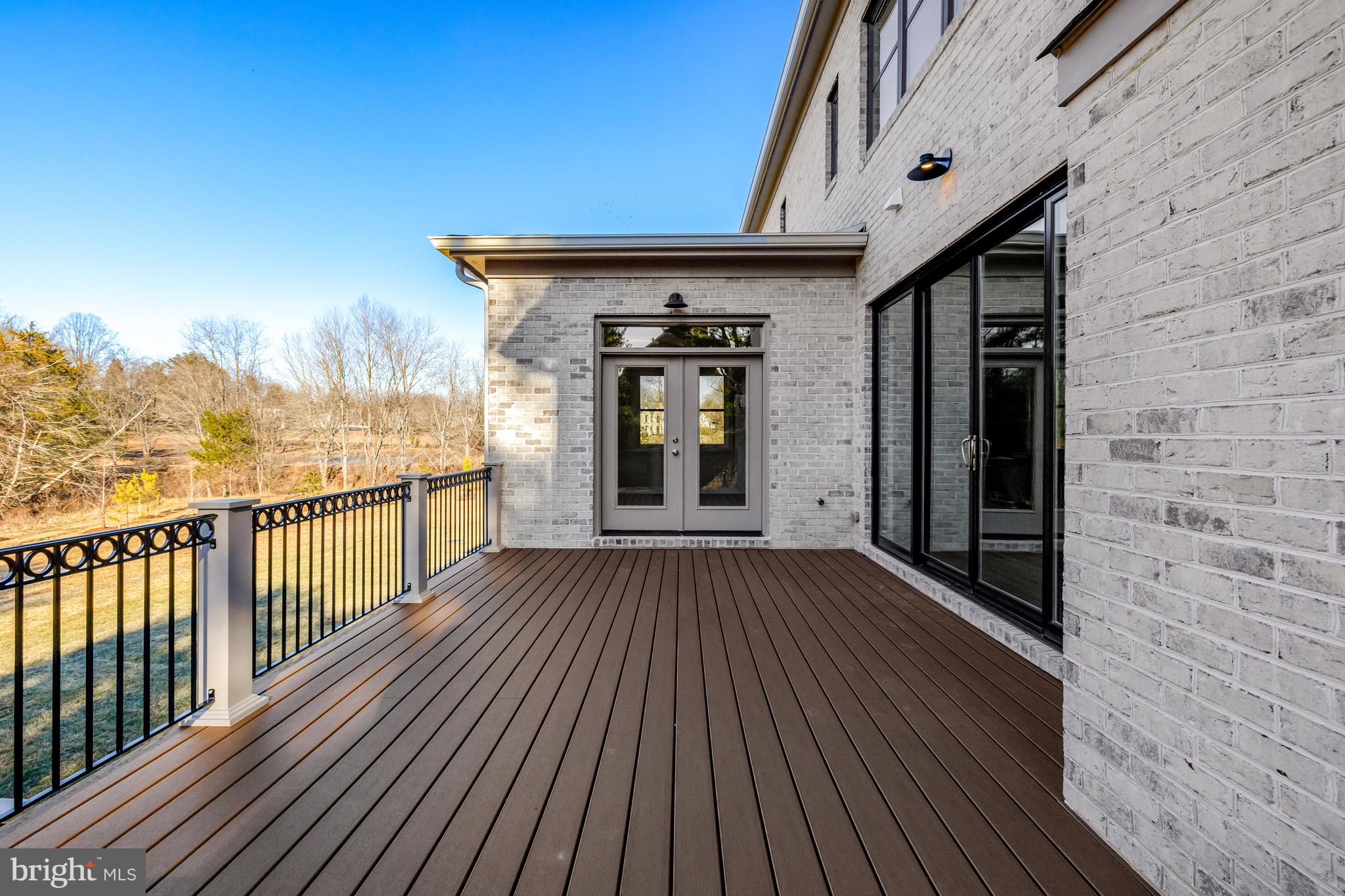 1002 SPRINGVALE ROAD