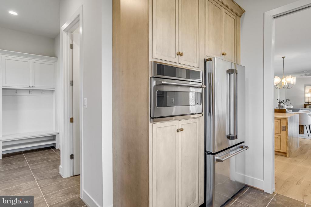 1002 SPRINGVALE ROAD