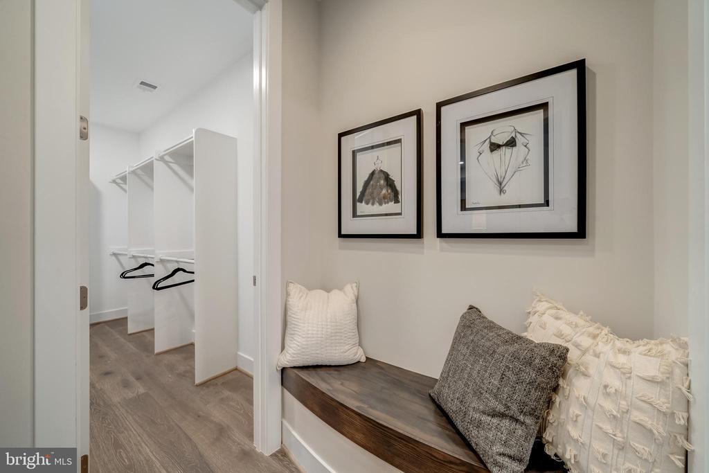 1002 SPRINGVALE ROAD