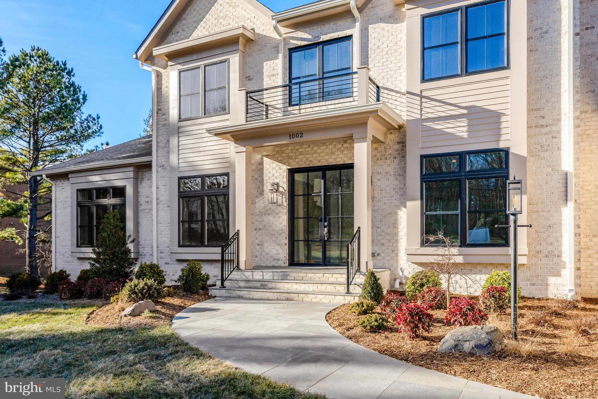 1002 SPRINGVALE ROAD