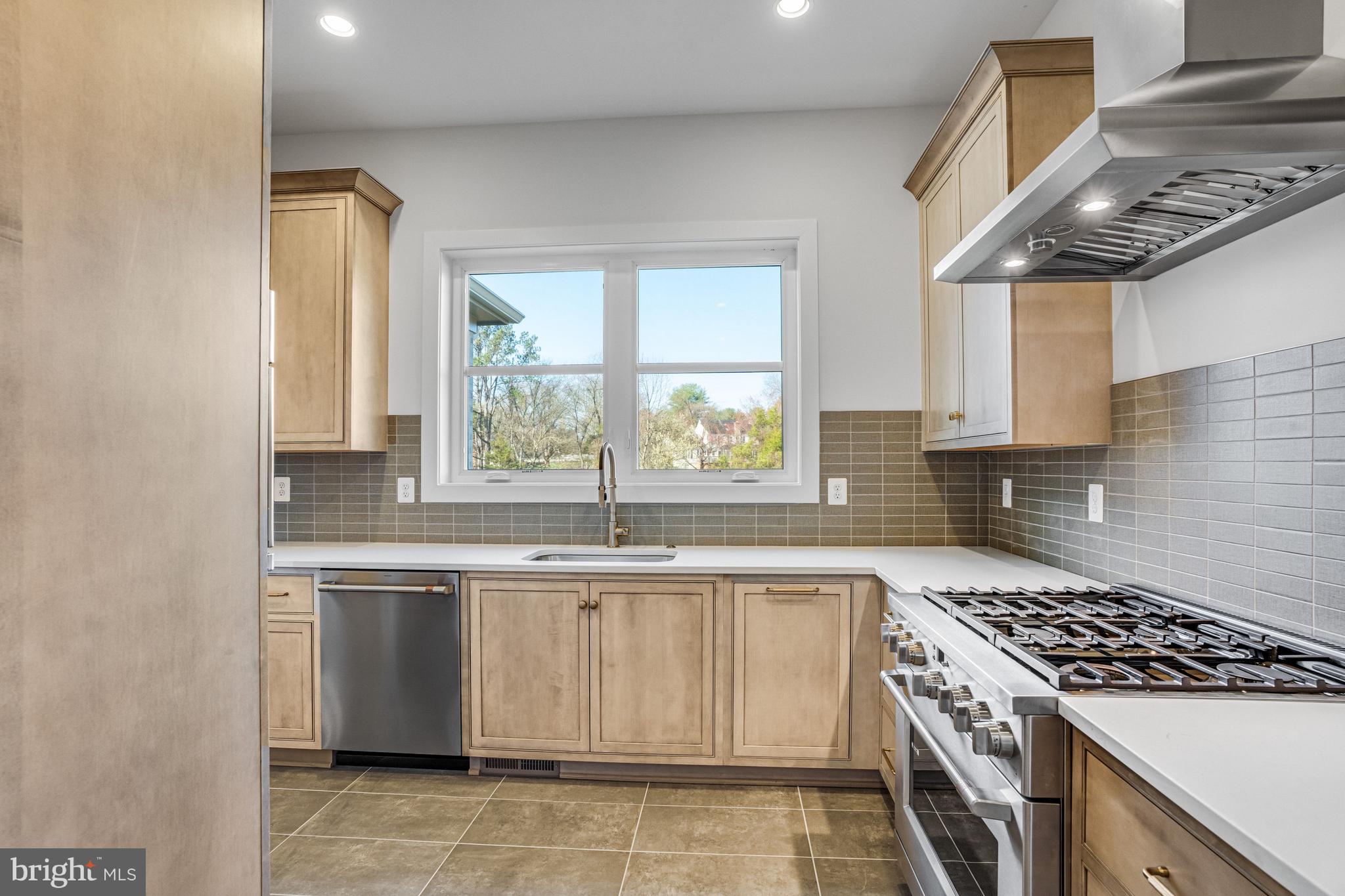 1002 SPRINGVALE ROAD