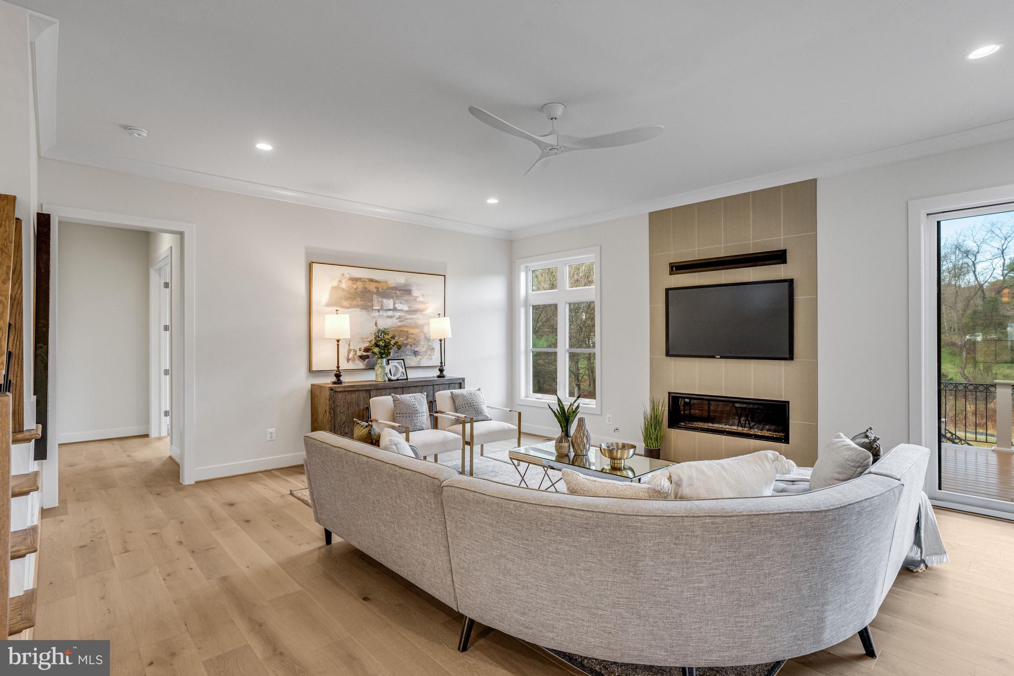 1002 SPRINGVALE ROAD