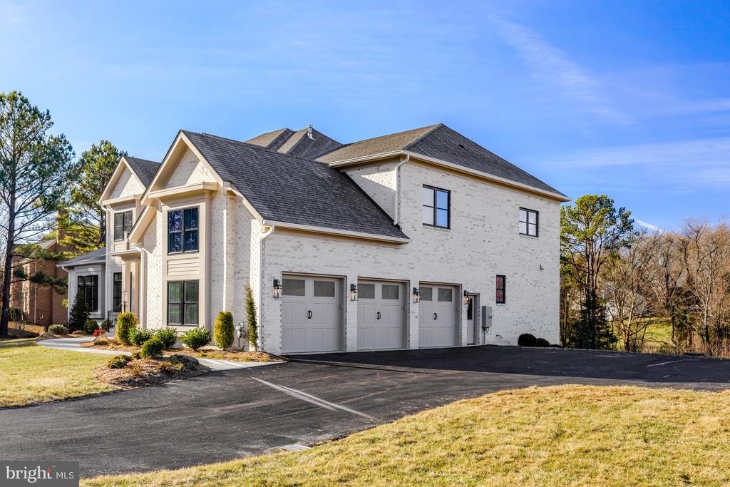 1002 SPRINGVALE ROAD