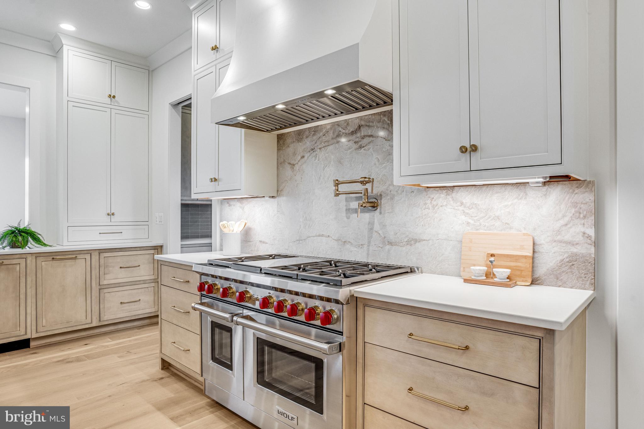 1002 SPRINGVALE ROAD