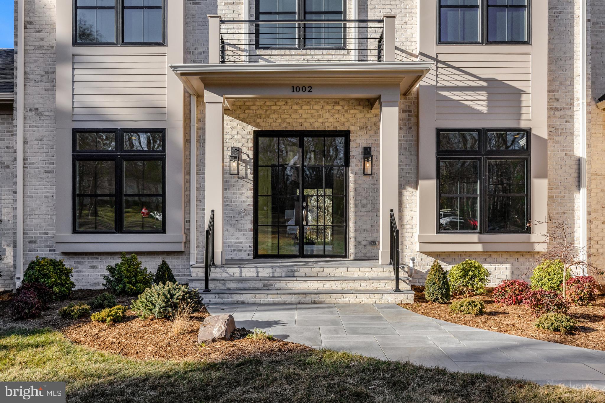 1002 SPRINGVALE ROAD