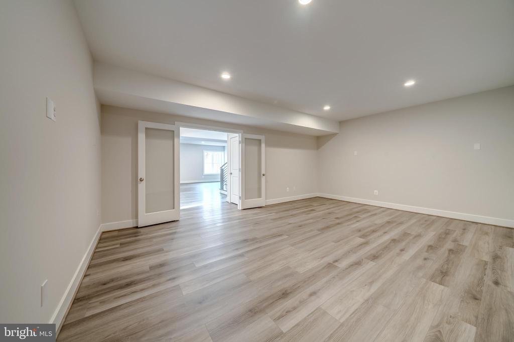 1002 SPRINGVALE ROAD