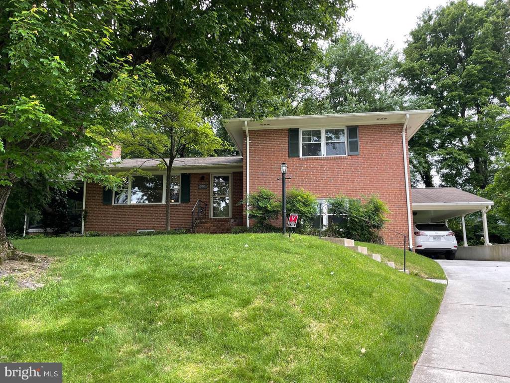 7205 BAYSIDE COURT