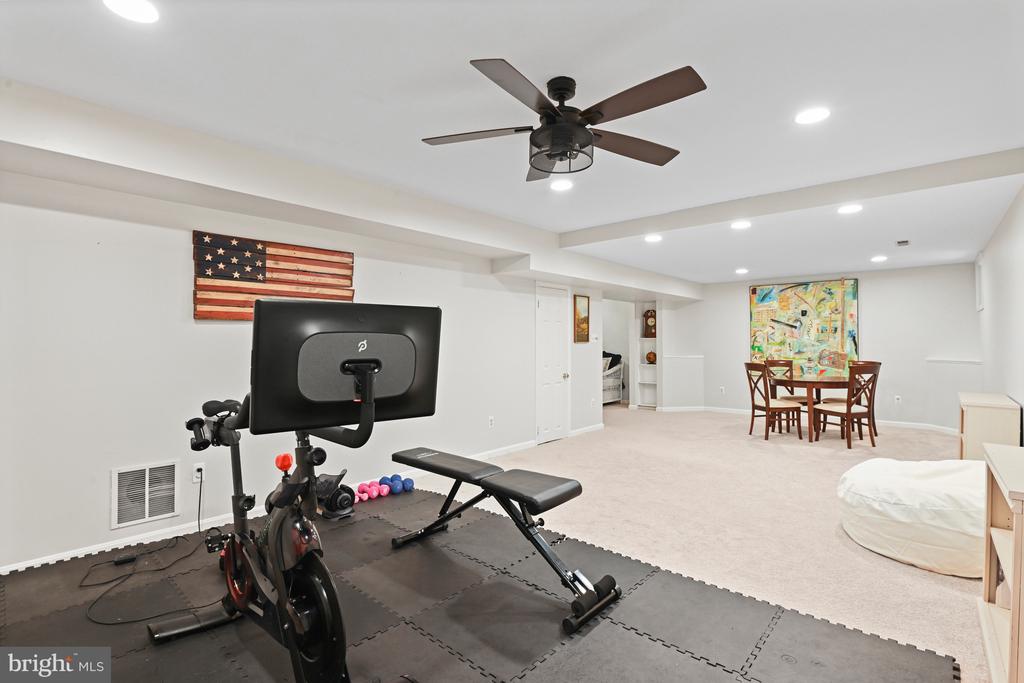 1092 LORAN COURT