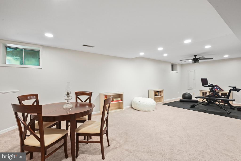1092 LORAN COURT
