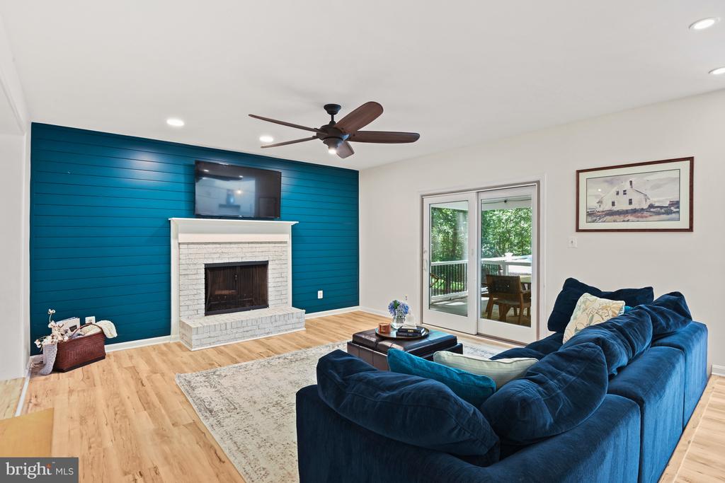 1092 LORAN COURT