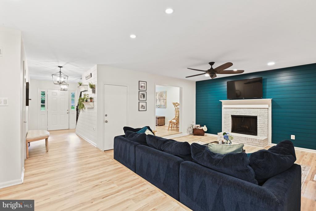 1092 LORAN COURT