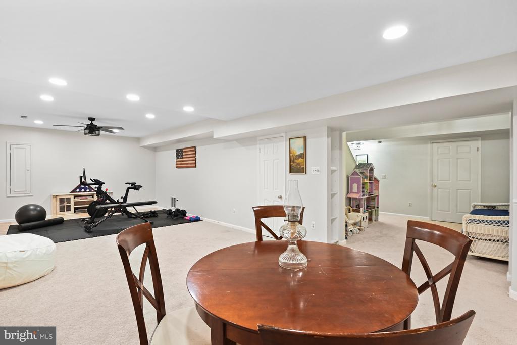 1092 LORAN COURT