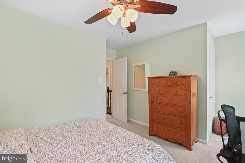 1092 LORAN COURT