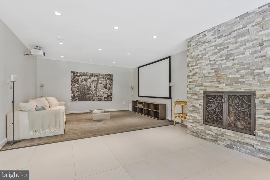 718 SPRINGVALE ROAD