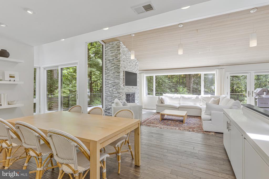718 SPRINGVALE ROAD