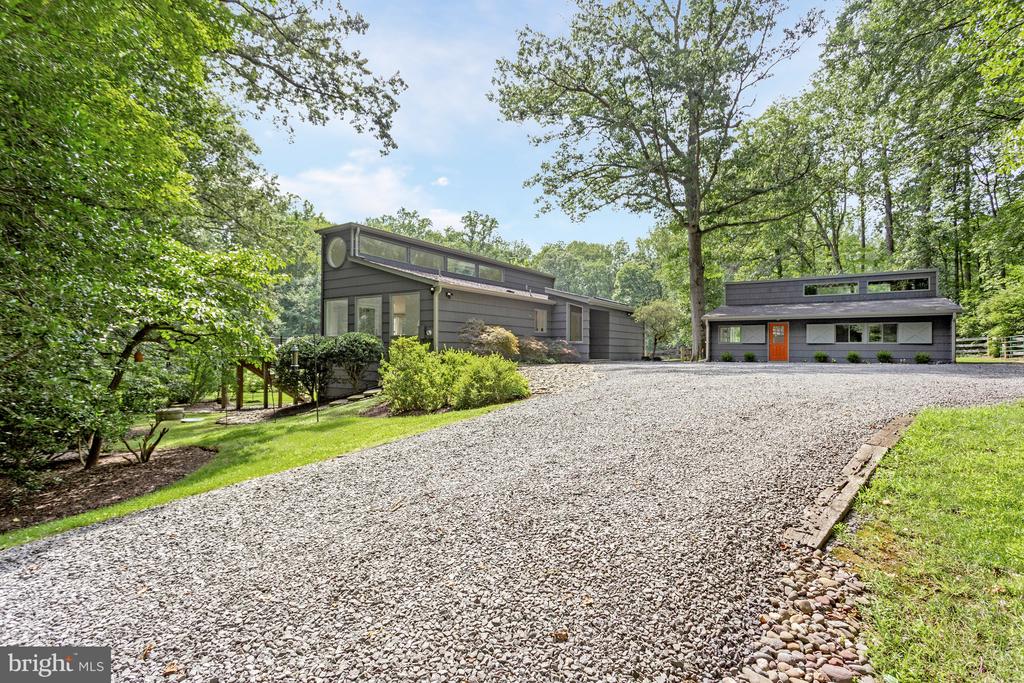 718 SPRINGVALE ROAD