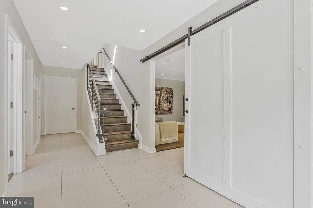 718 SPRINGVALE ROAD