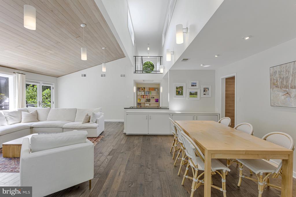 718 SPRINGVALE ROAD