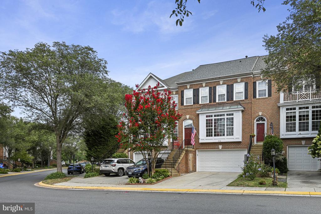 1978 LOGAN MANOR DRIVE