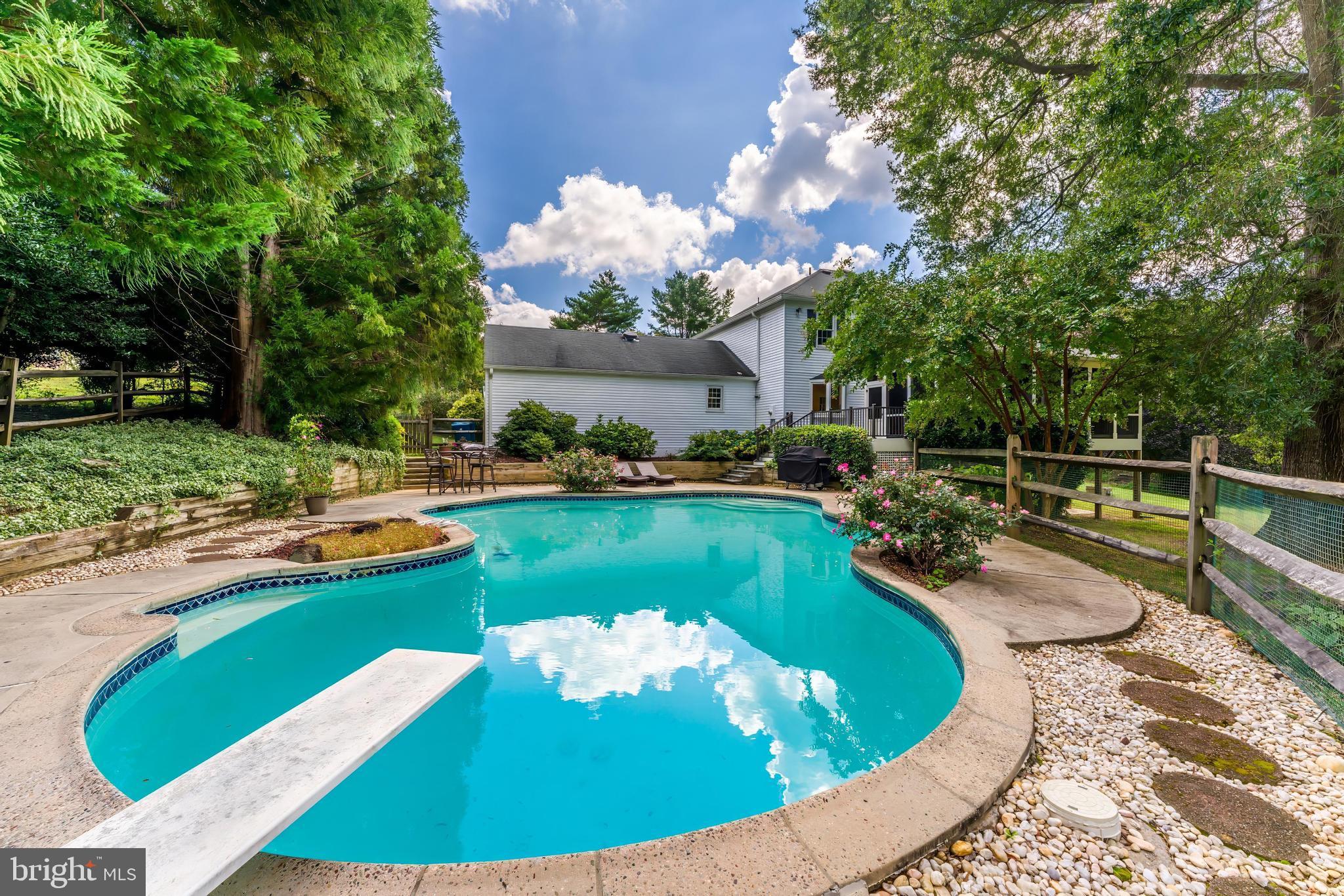 806 HICKORY VALE LANE