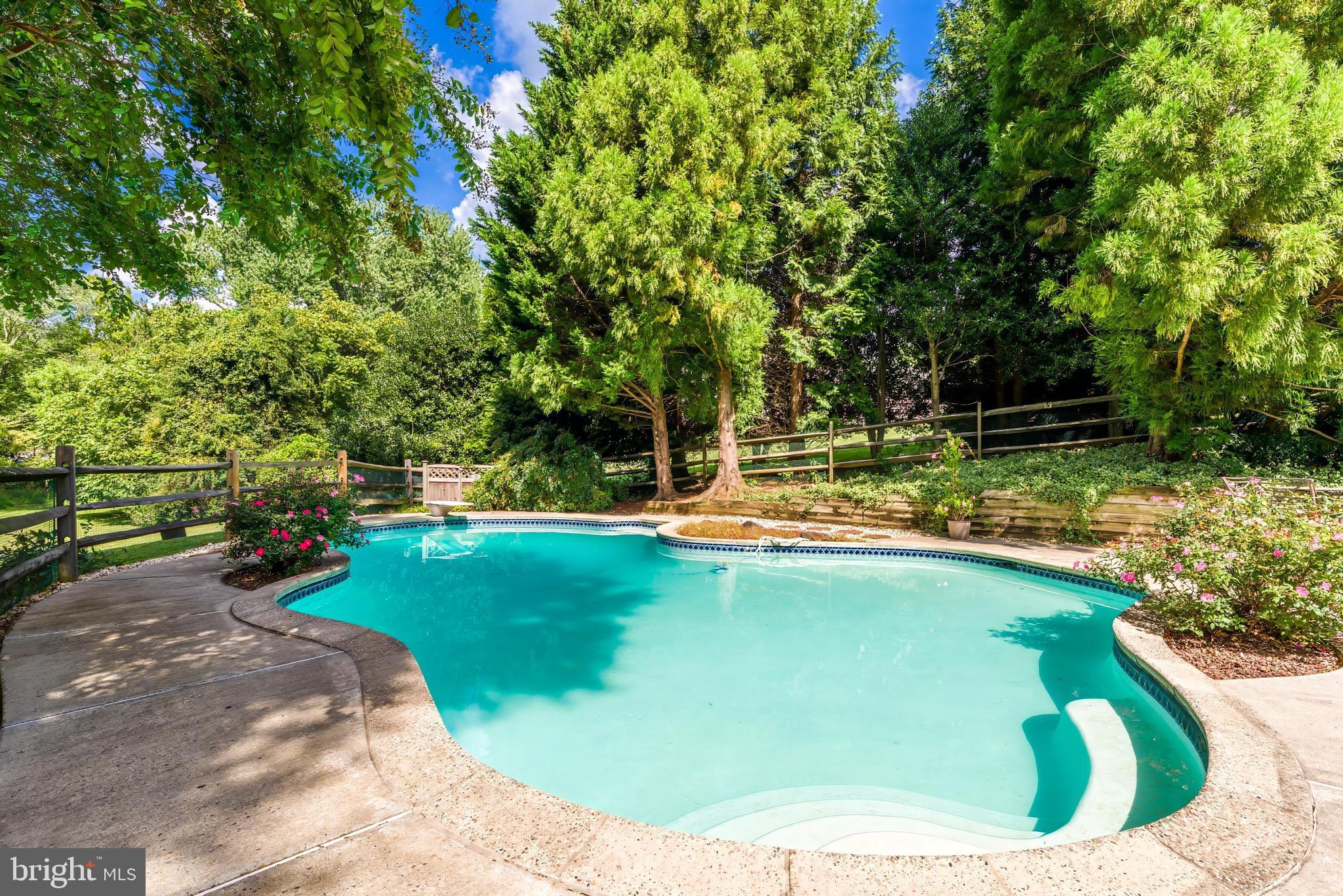 806 HICKORY VALE LANE