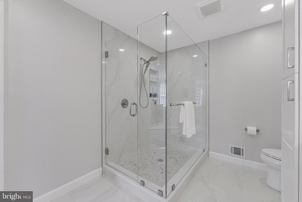 806 HICKORY VALE LANE