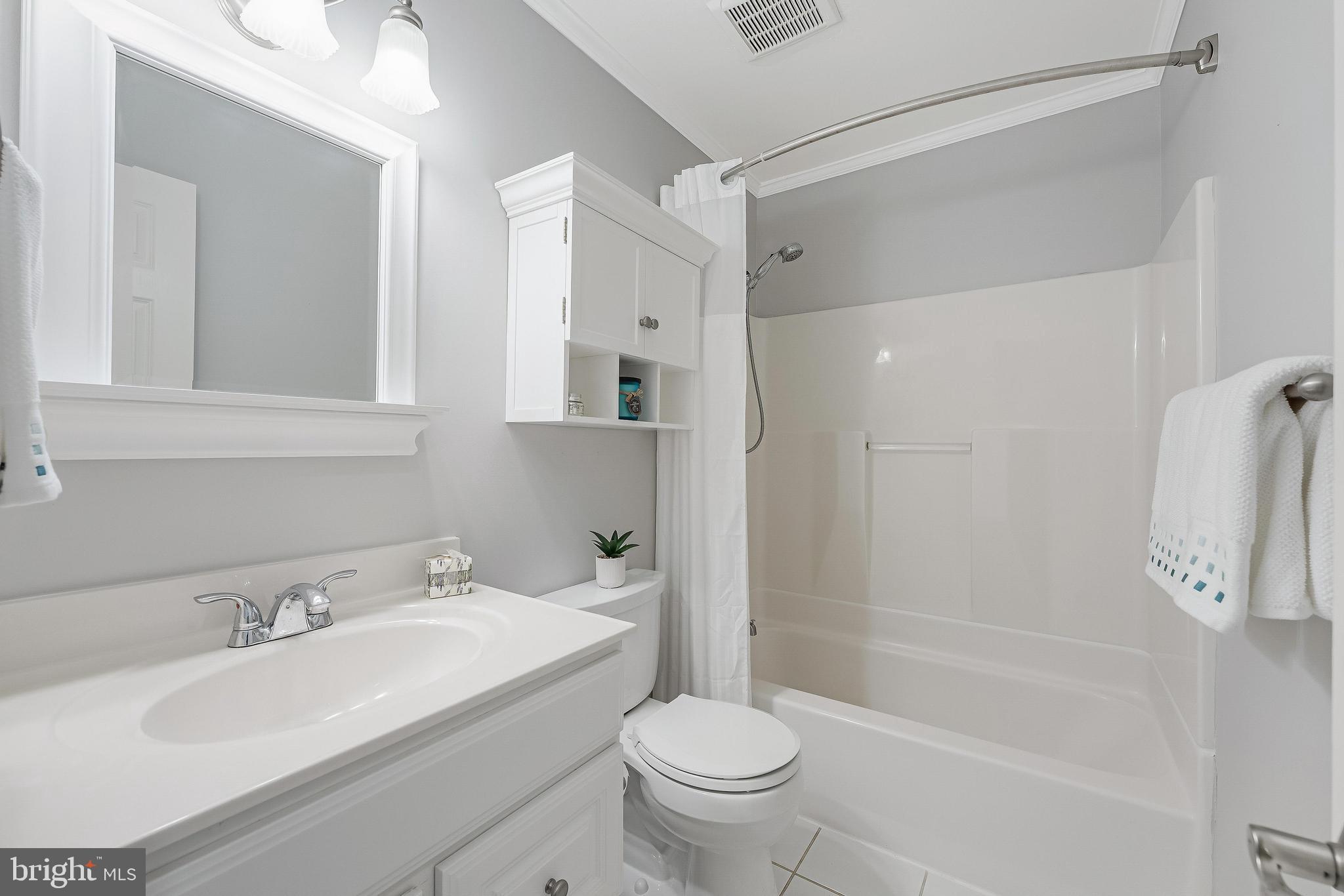 806 HICKORY VALE LANE