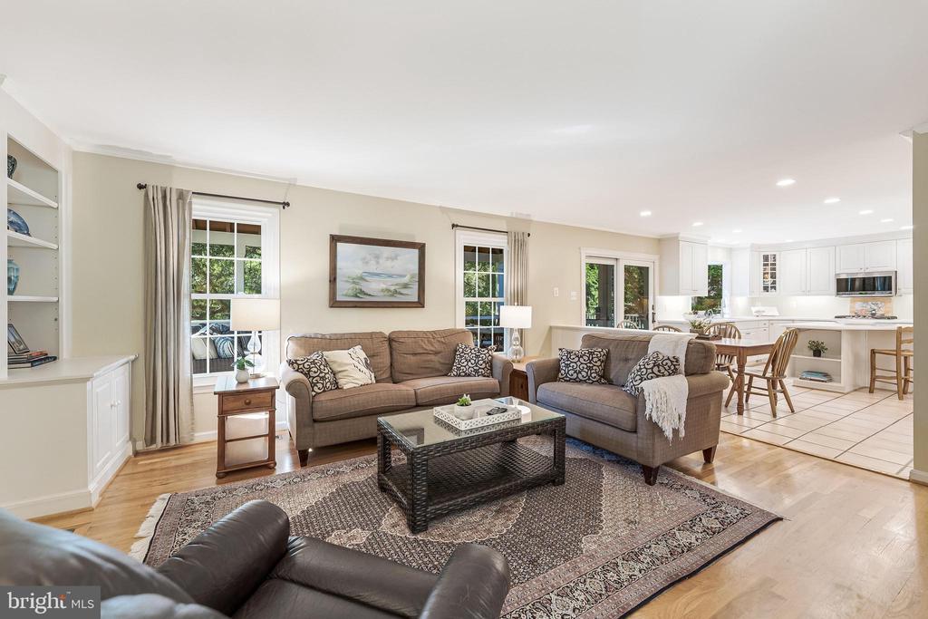 806 HICKORY VALE LANE