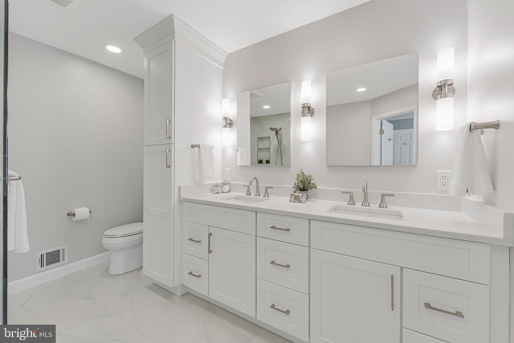 806 HICKORY VALE LANE