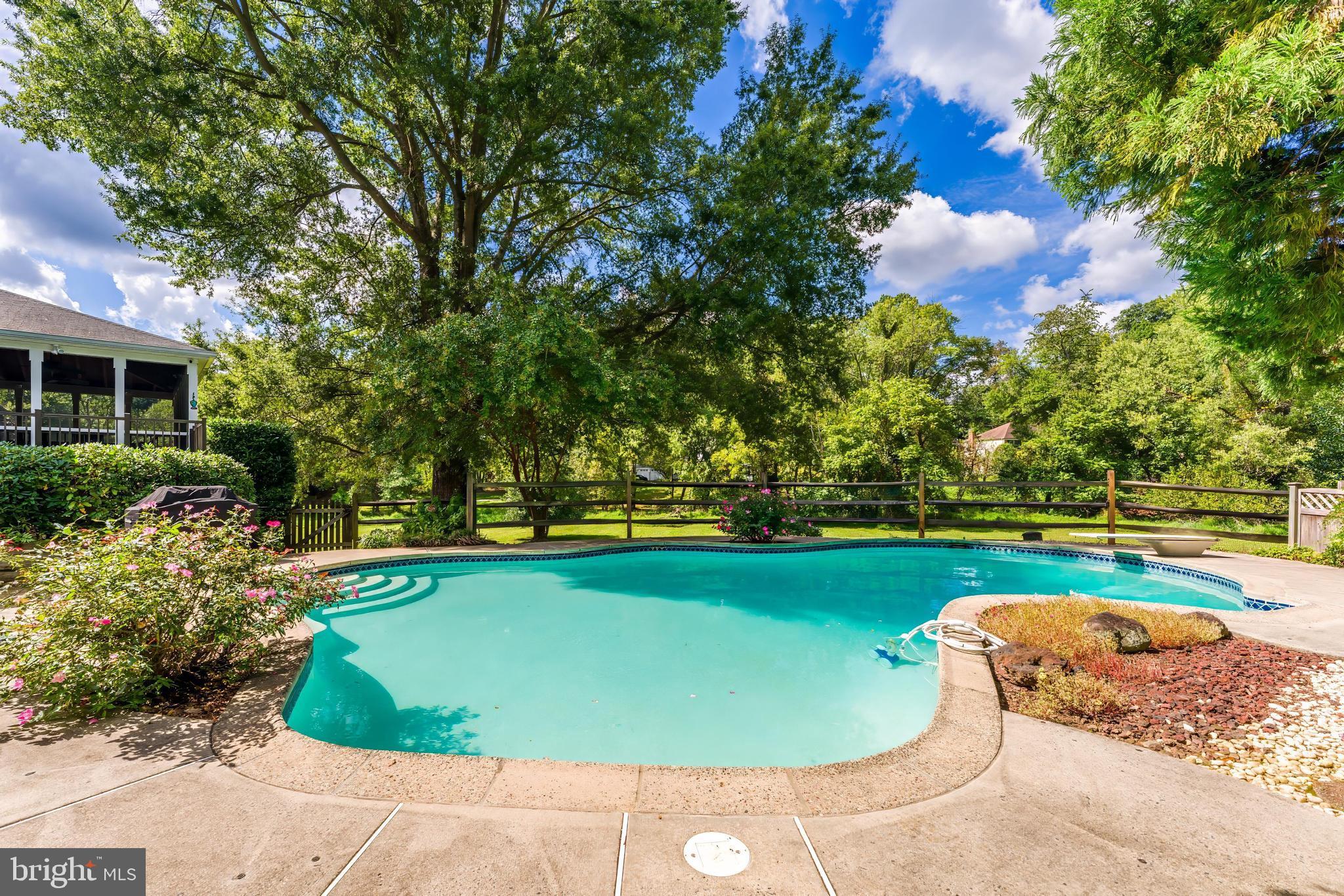 806 HICKORY VALE LANE