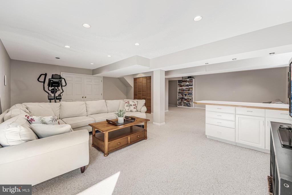 806 HICKORY VALE LANE