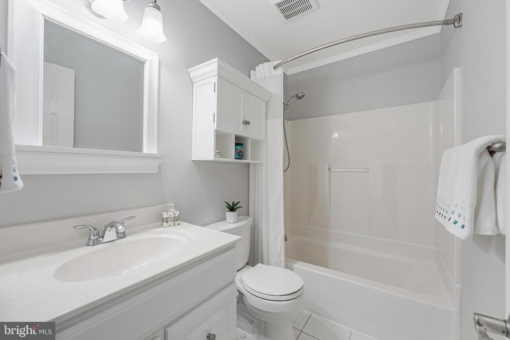 806 HICKORY VALE LANE