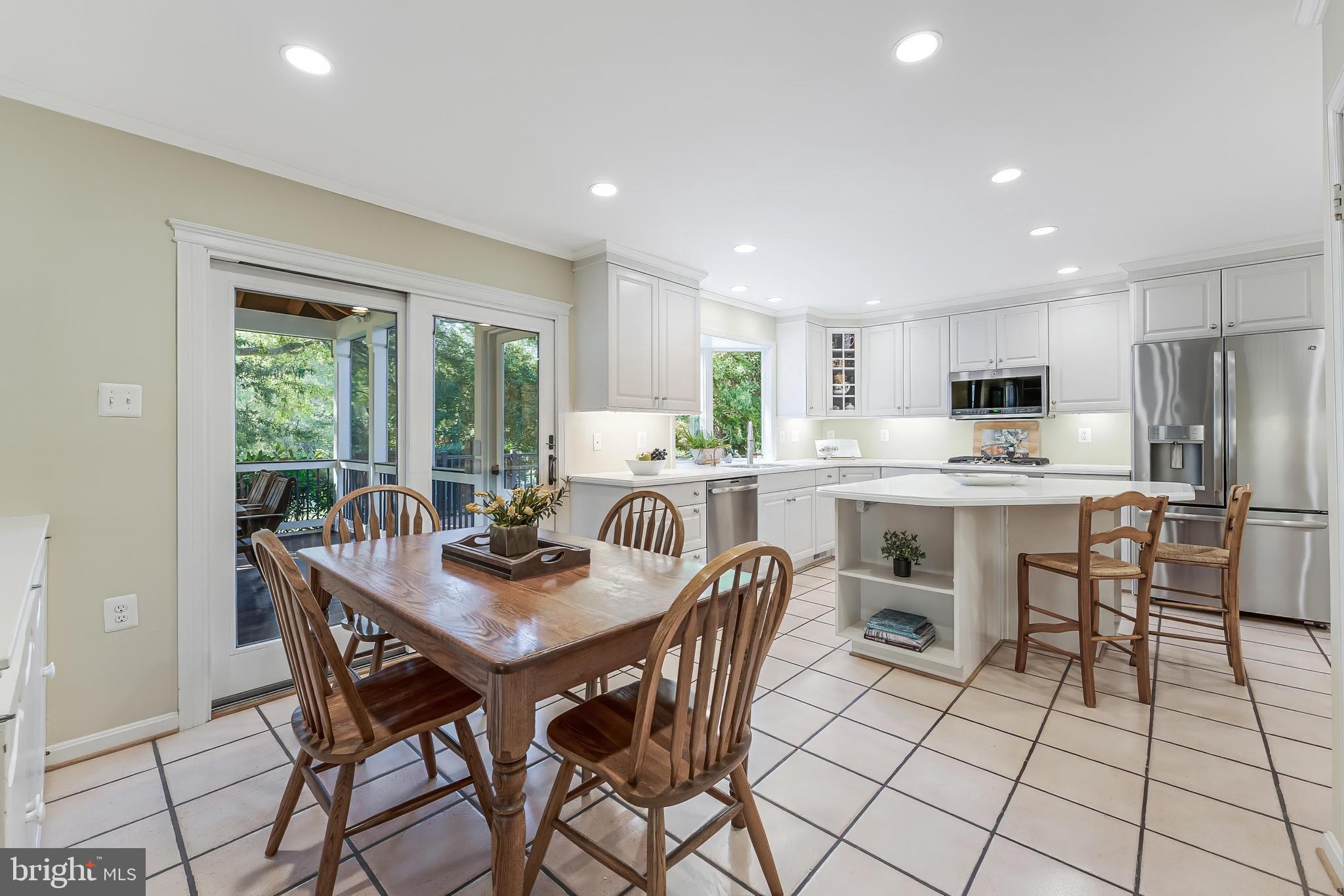 806 HICKORY VALE LANE