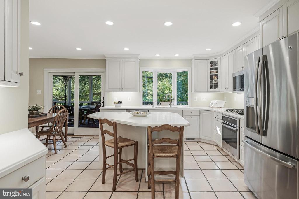 806 HICKORY VALE LANE