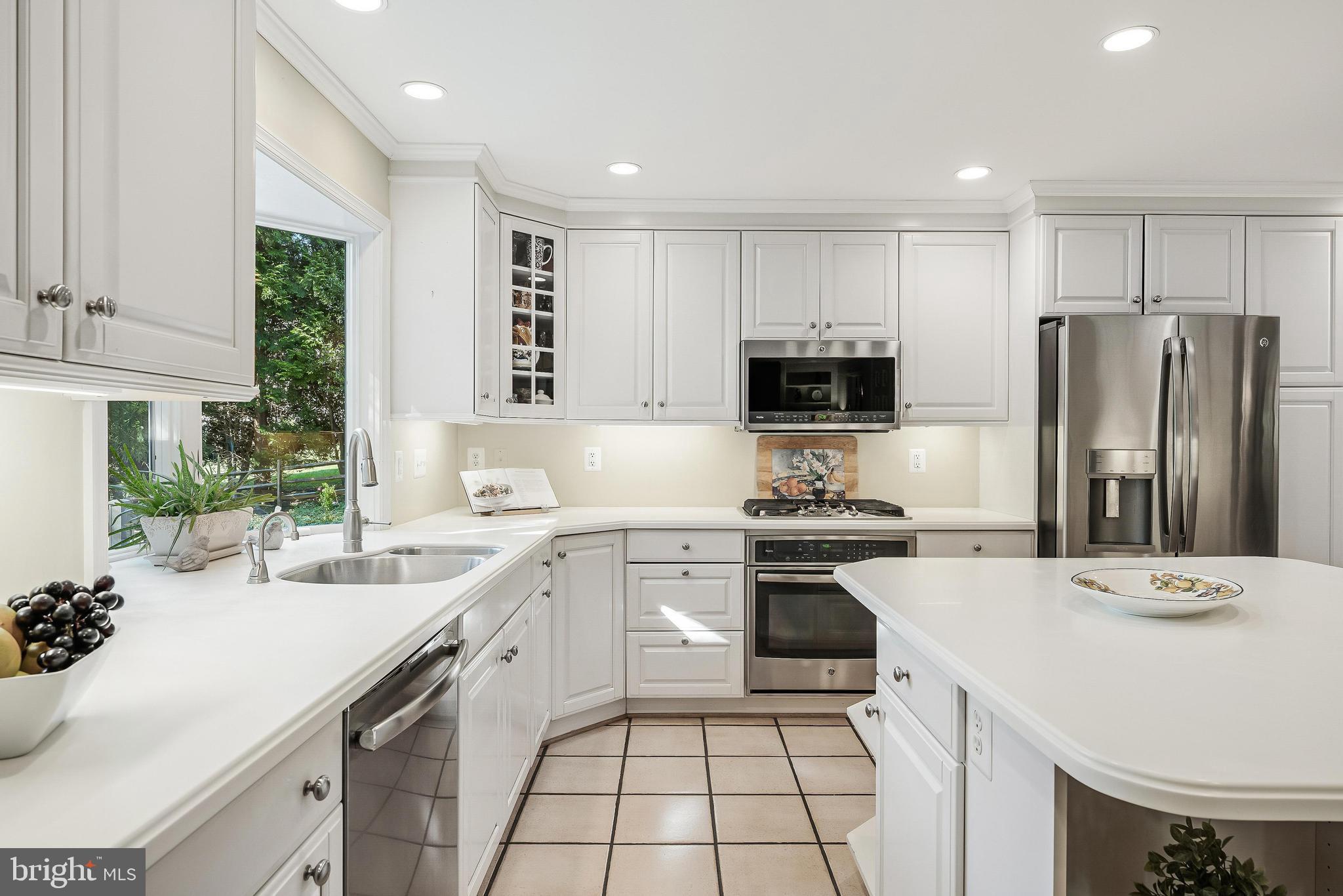 806 HICKORY VALE LANE