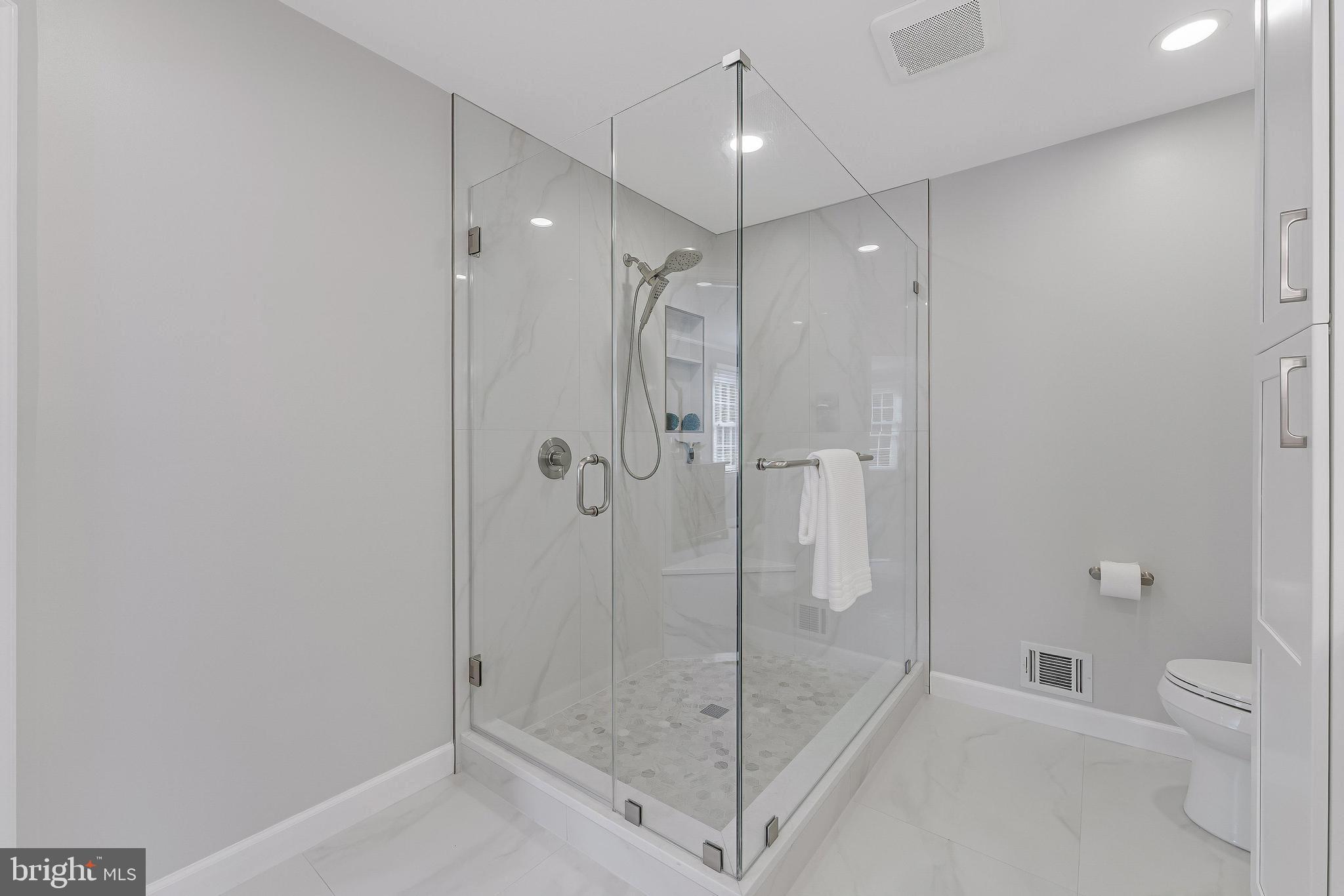 806 HICKORY VALE LANE