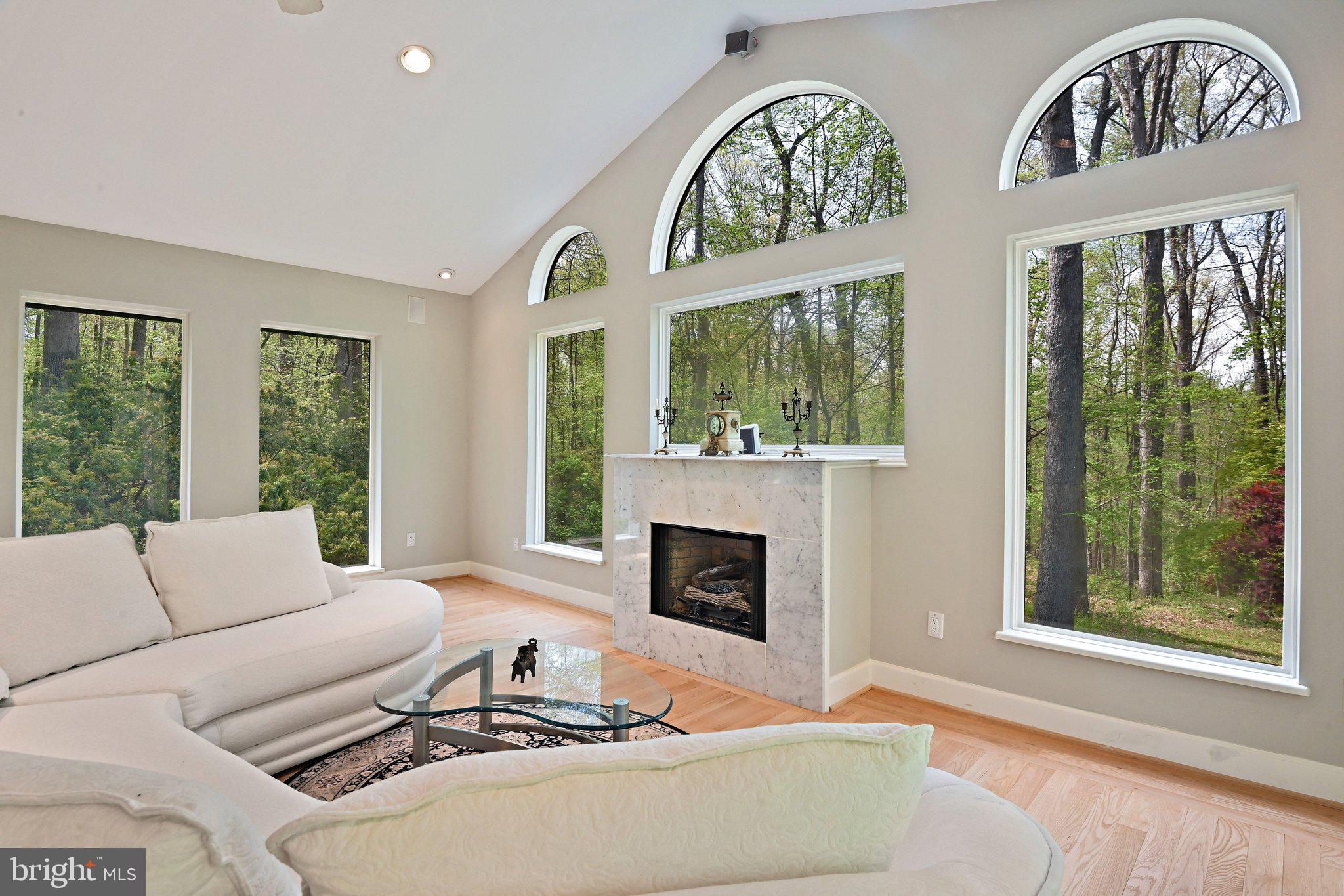 951 CAPTAIN HICKORY DRIVE