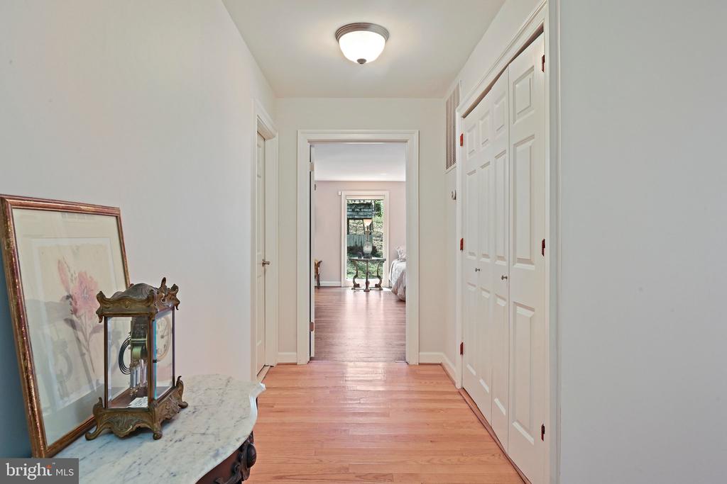 951 CAPTAIN HICKORY DRIVE