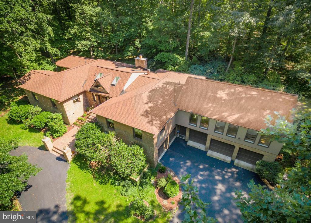 951 CAPTAIN HICKORY DRIVE