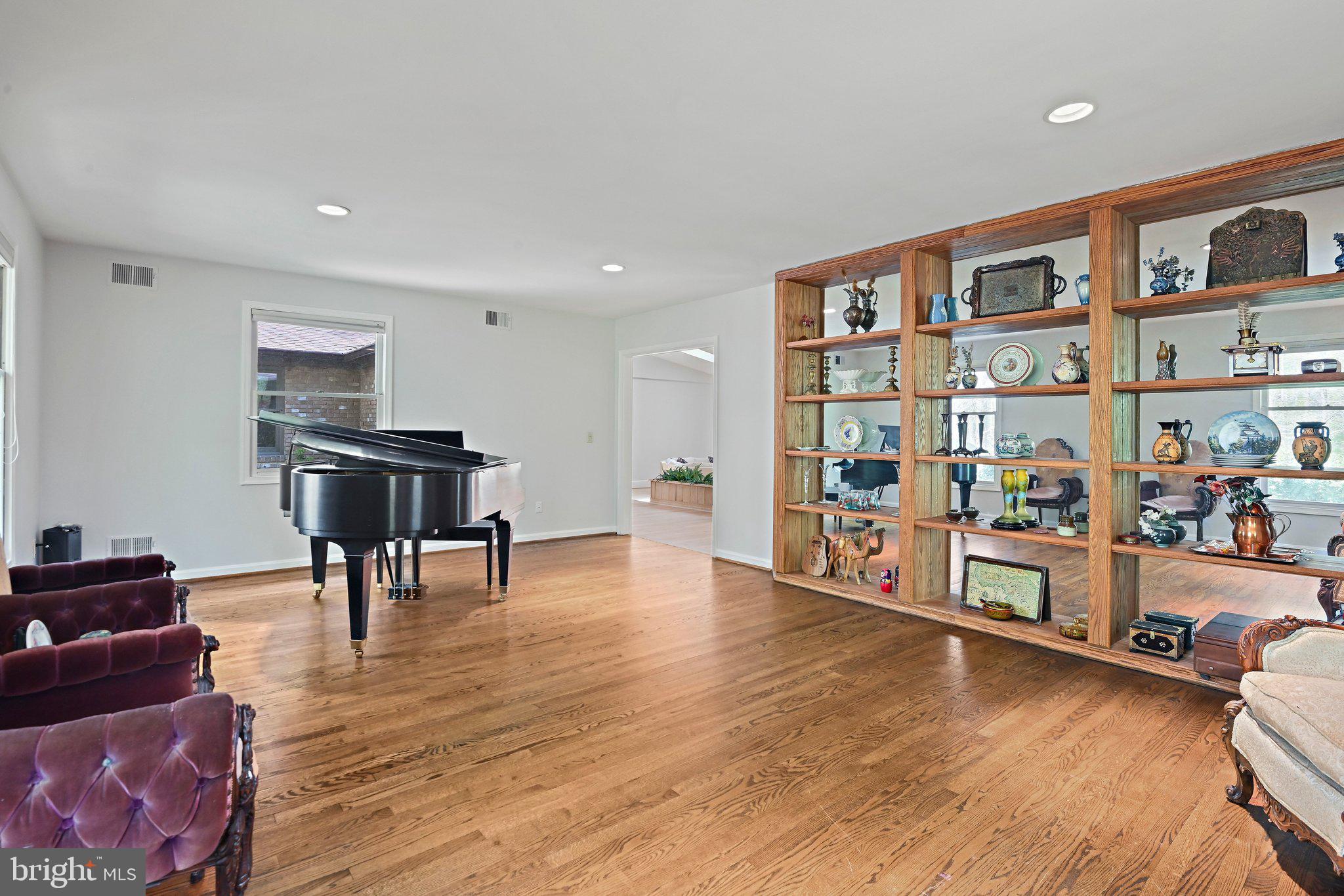 951 CAPTAIN HICKORY DRIVE