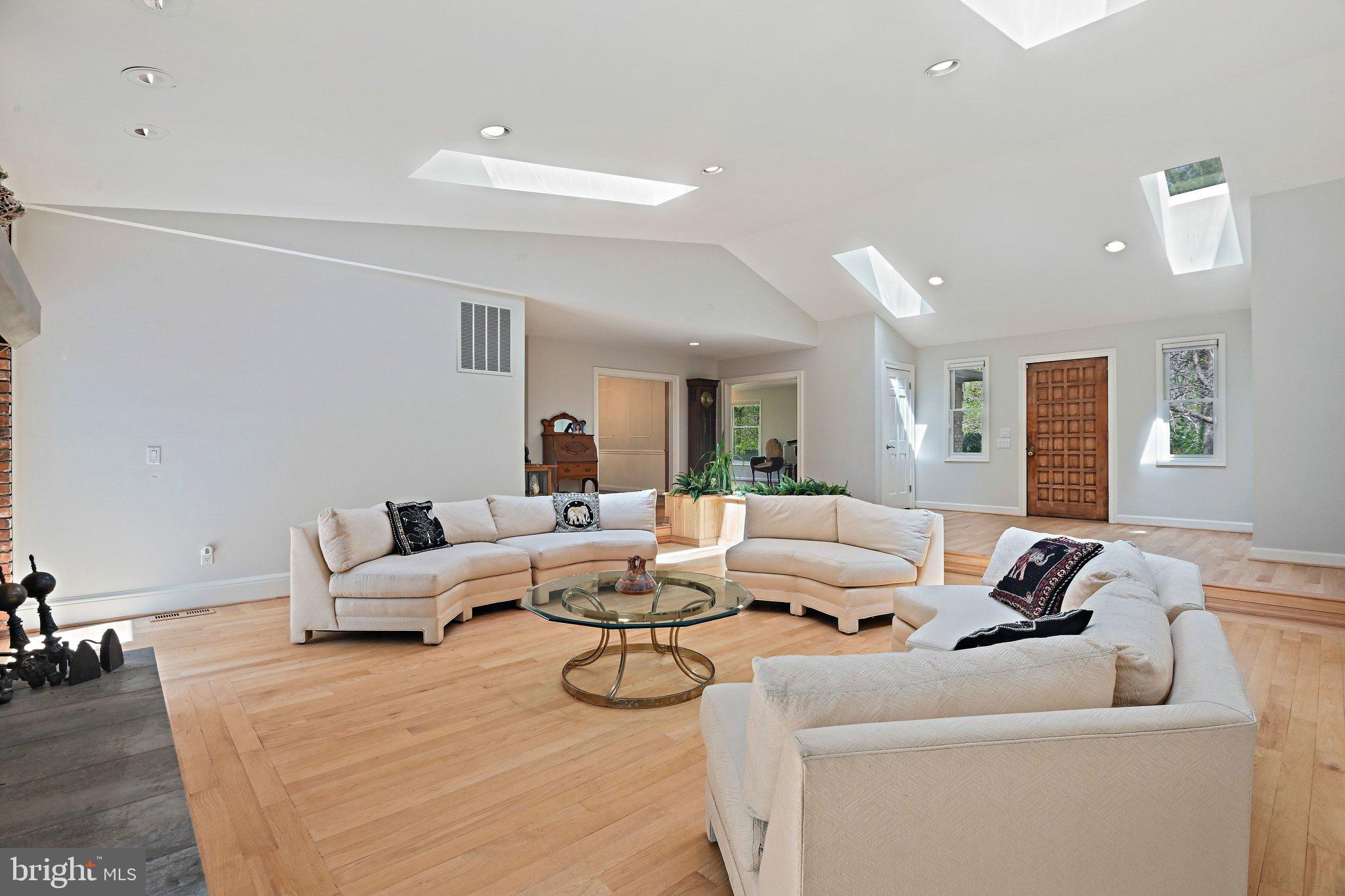 951 CAPTAIN HICKORY DRIVE