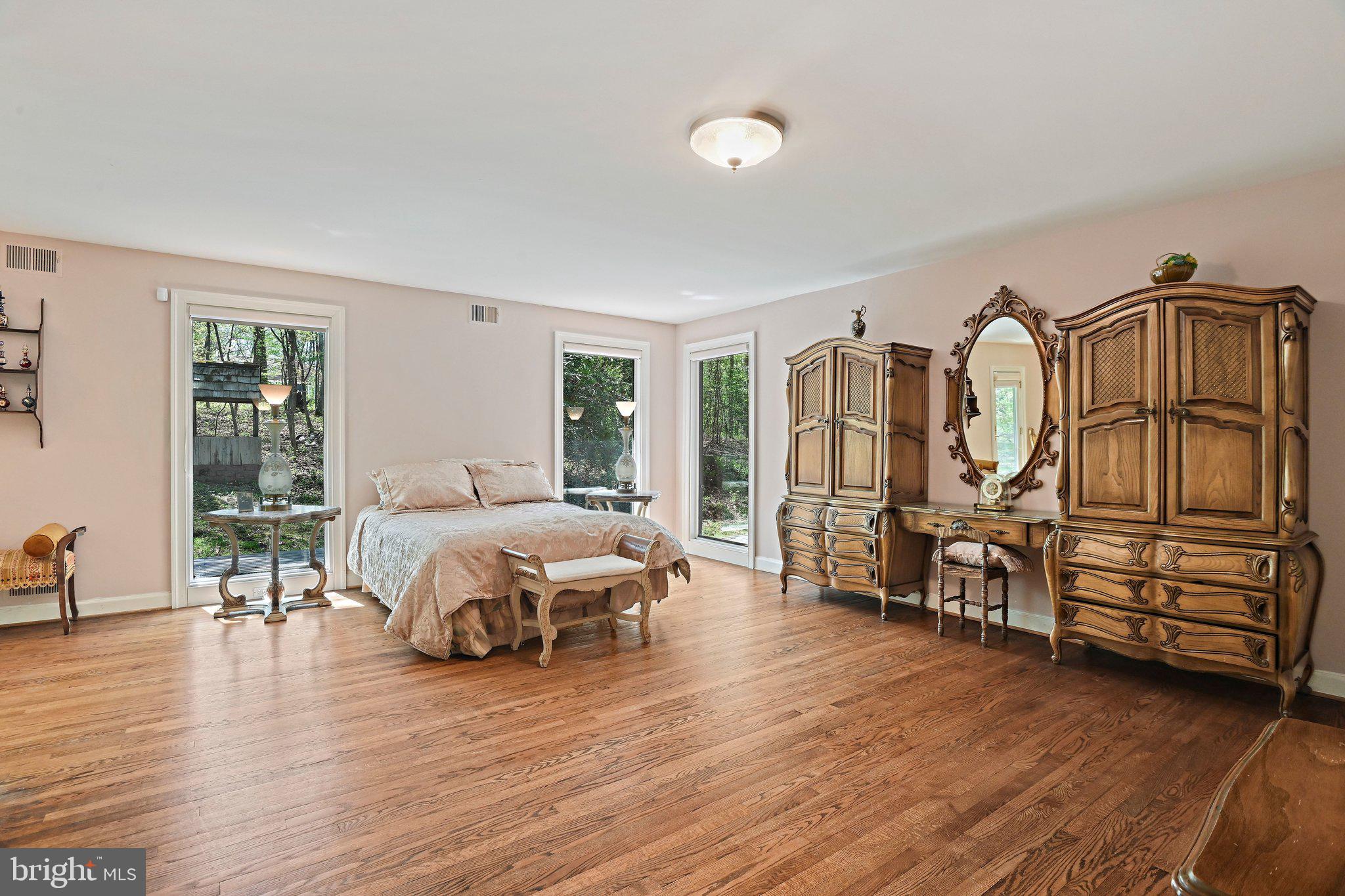 951 CAPTAIN HICKORY DRIVE