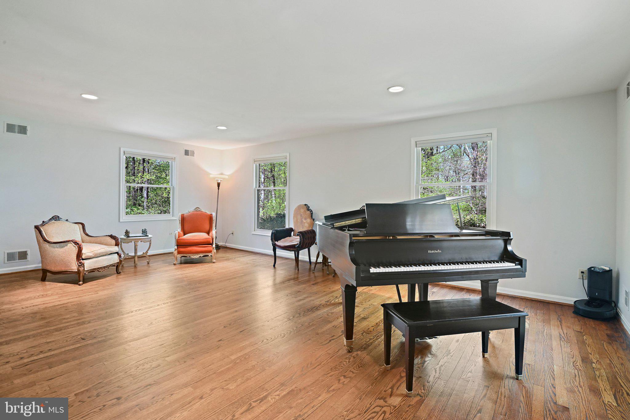 951 CAPTAIN HICKORY DRIVE