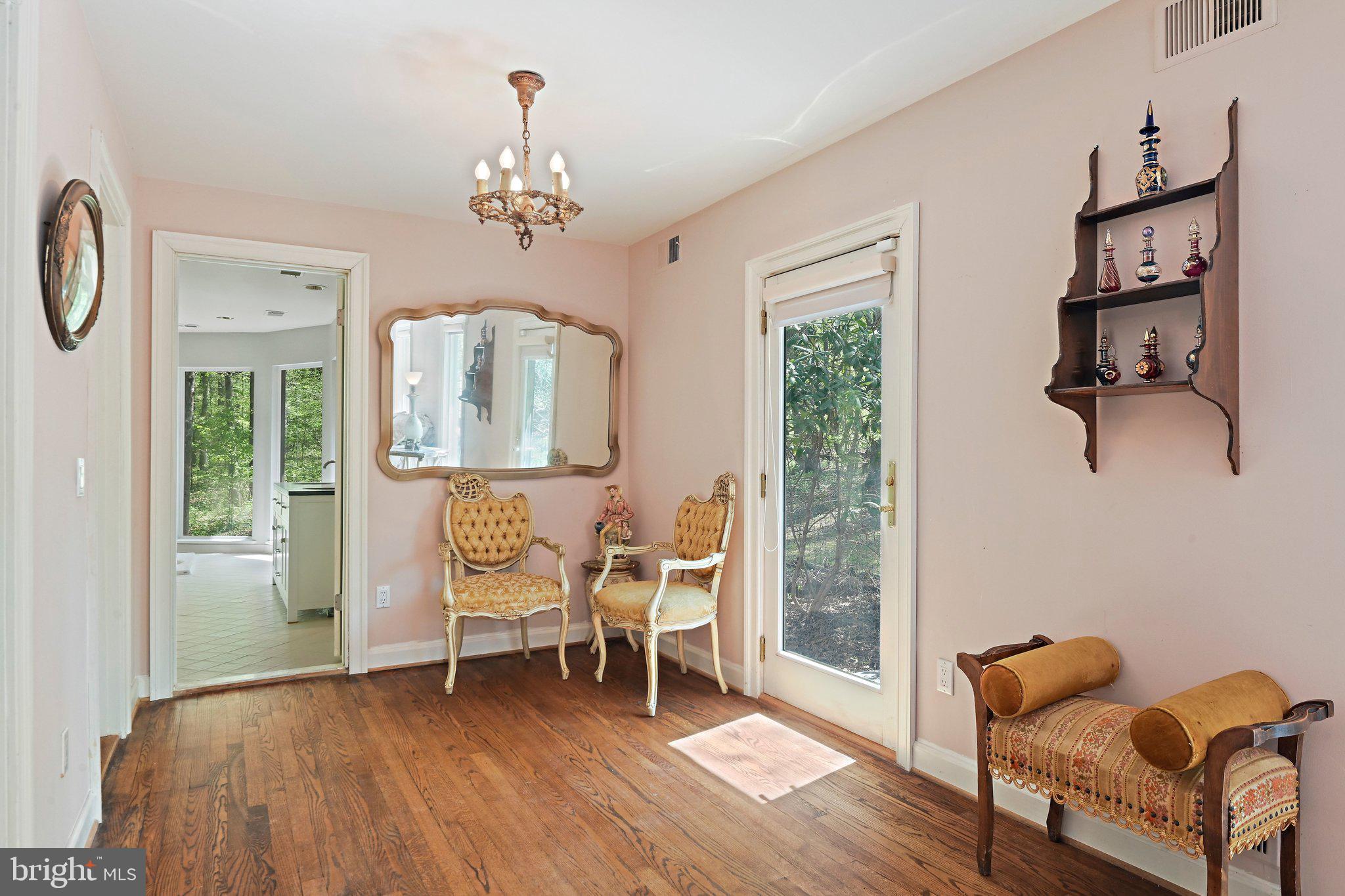 951 CAPTAIN HICKORY DRIVE