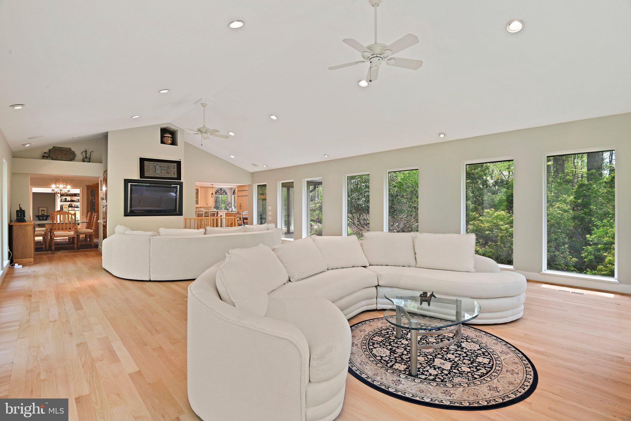 951 CAPTAIN HICKORY DRIVE