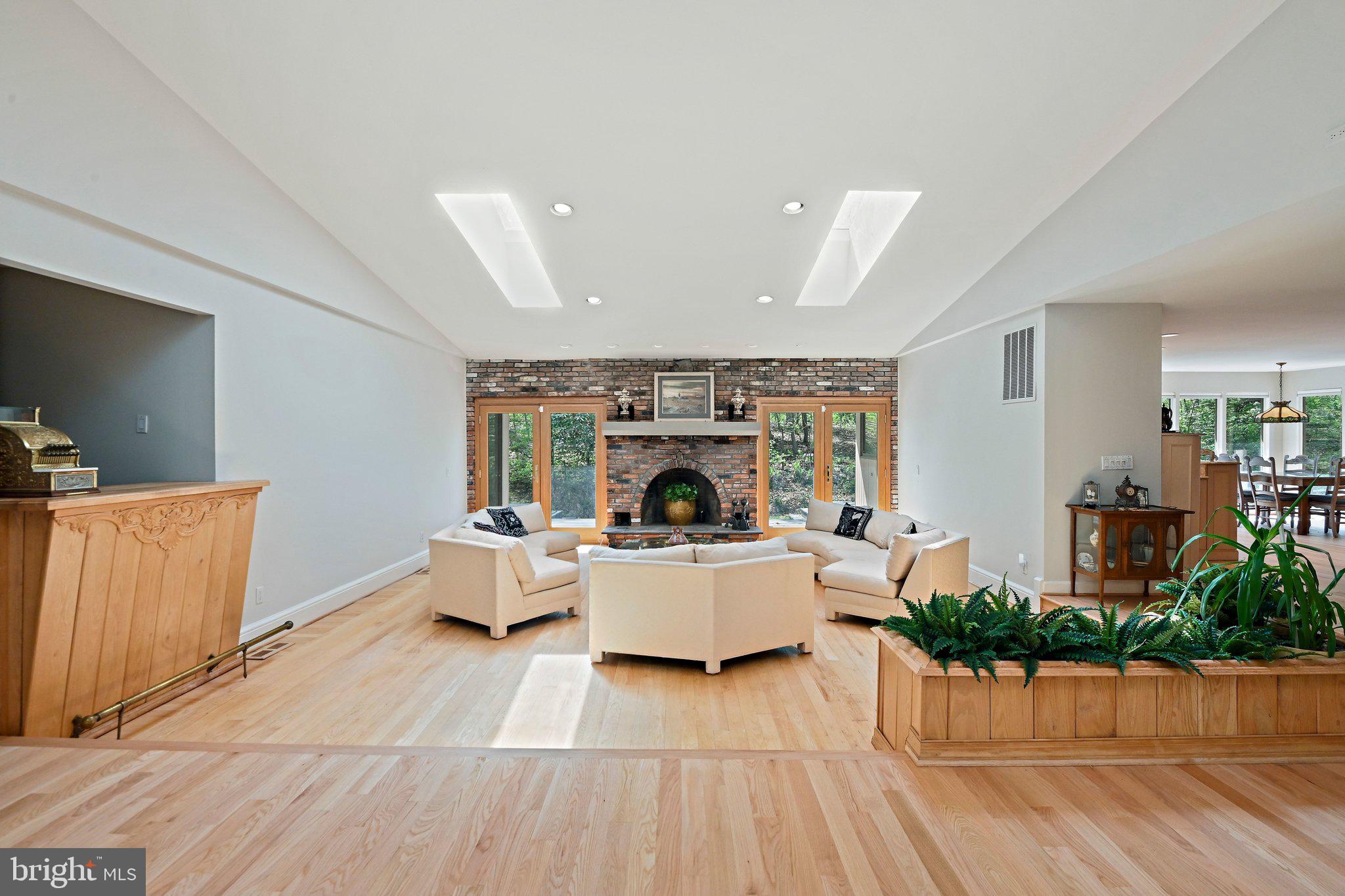 951 CAPTAIN HICKORY DRIVE