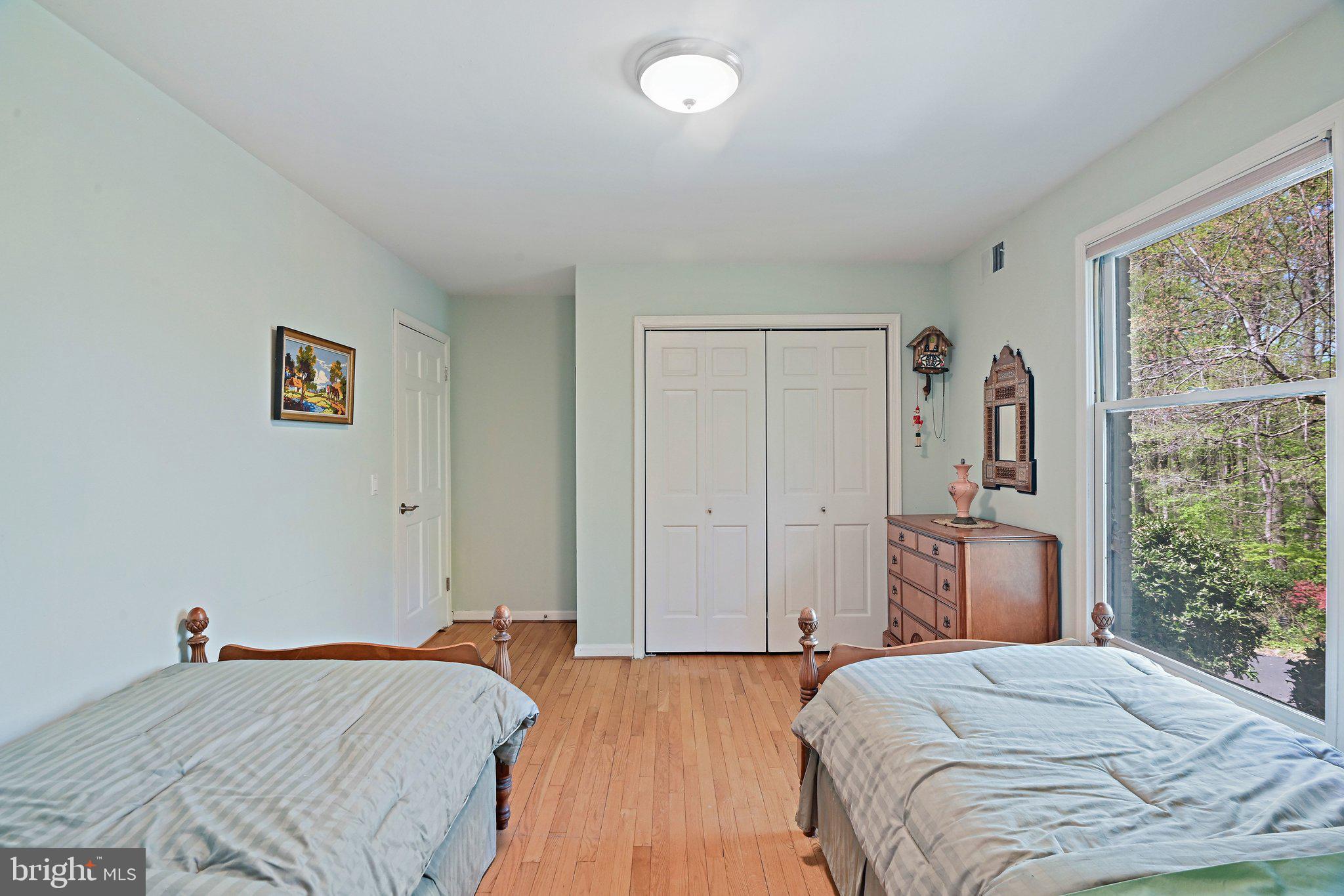 951 CAPTAIN HICKORY DRIVE