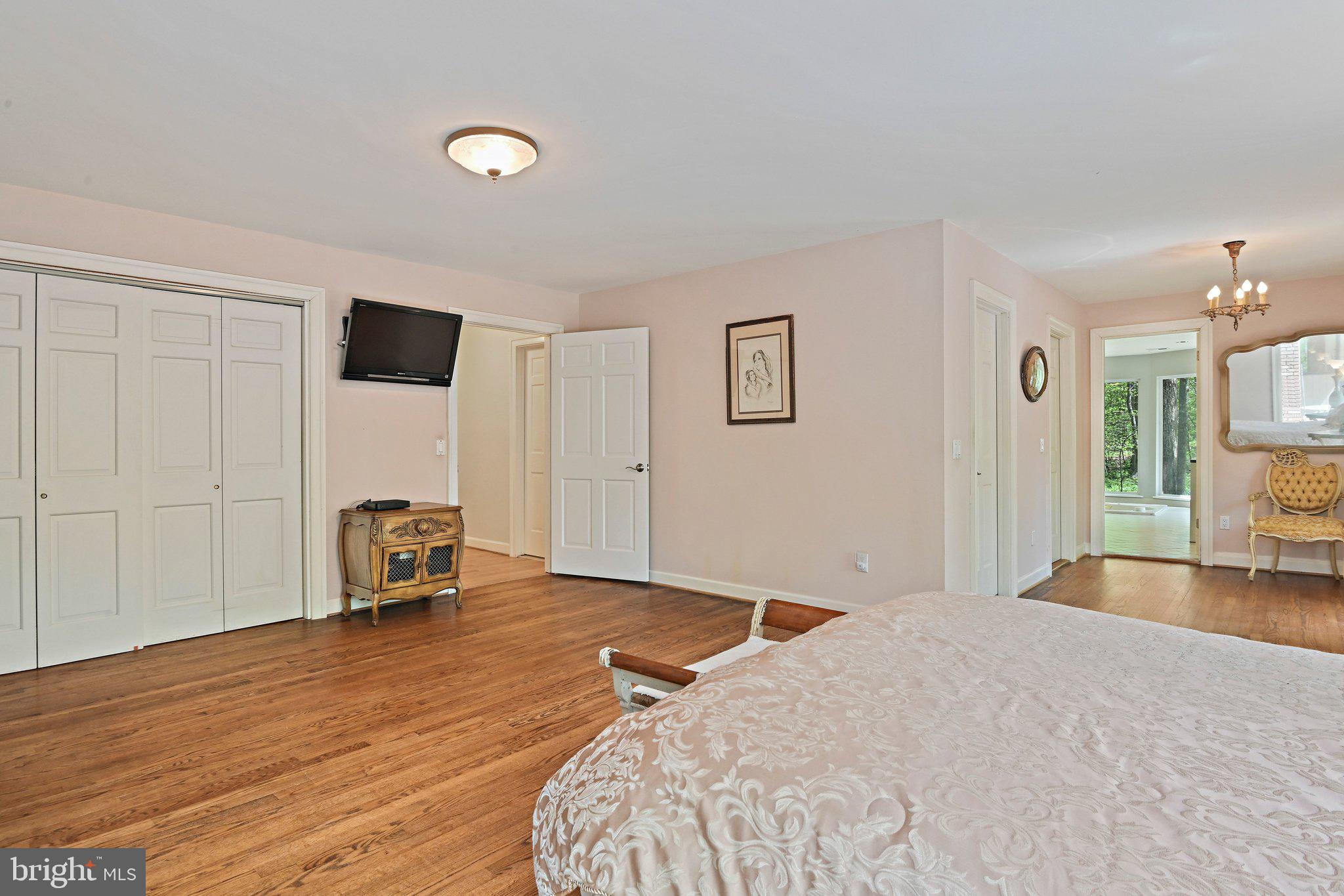 951 CAPTAIN HICKORY DRIVE