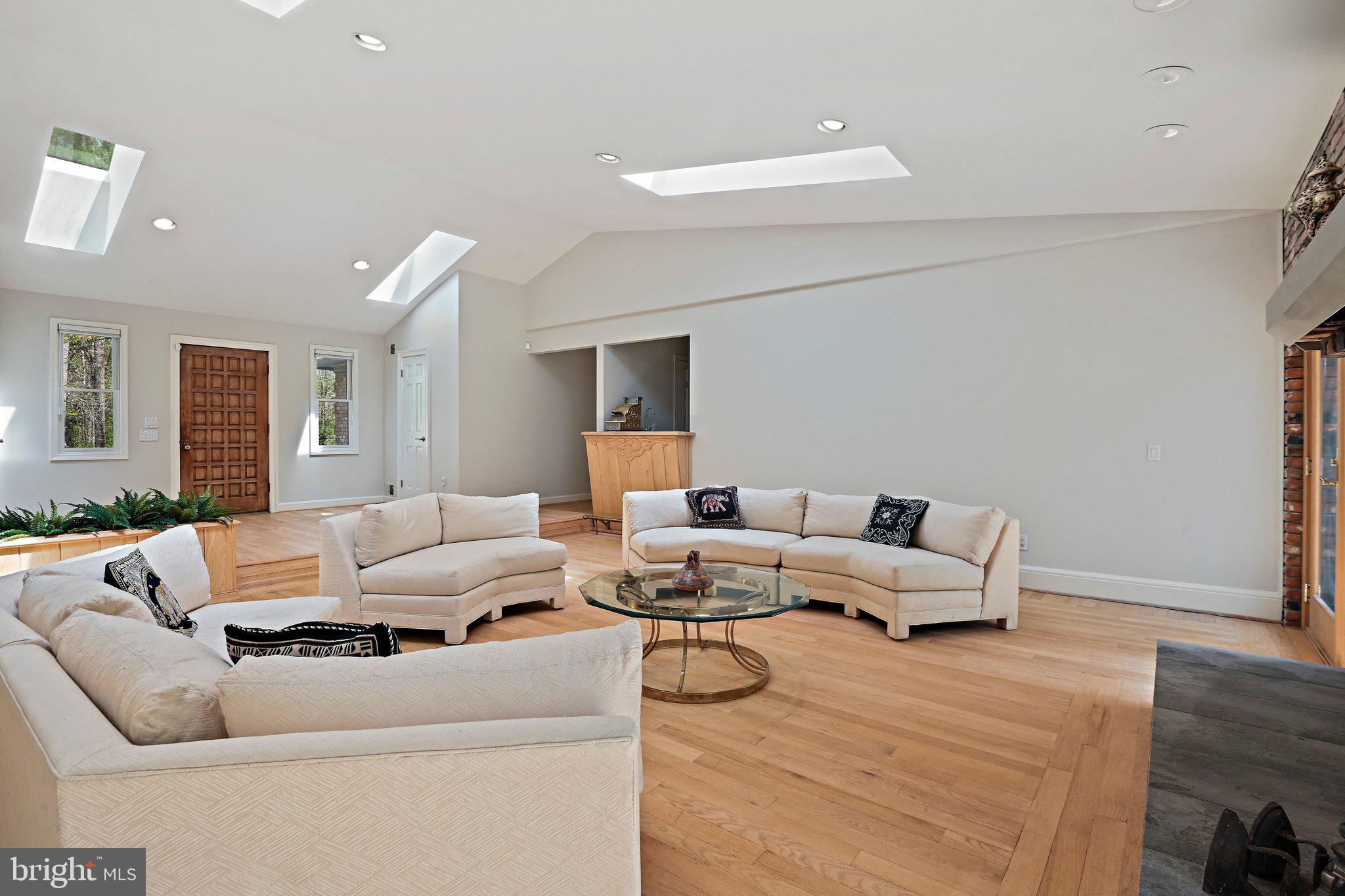 951 CAPTAIN HICKORY DRIVE